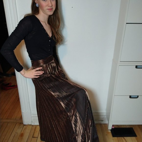 Chocolate brown pleated skirt mid-length XS like new - Picture 4 of 8